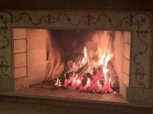 Linda casa na Lagoinha a 150m da praia, 4 suítes, 16 hóspedes com roupa de cama, condomínio Salga