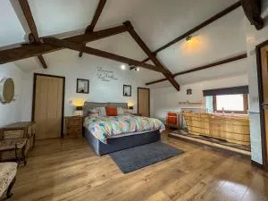 The Stables - Rhyd Owen