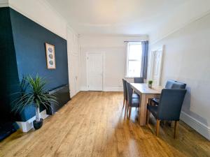 Enjoy 4 BR home near the city Gateshead&Newcastle