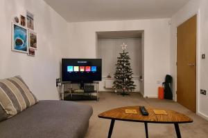 Modern House with Parking, Close to Train, City, Airport