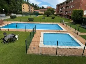 2 minutos de la playa con piscina y garaje - Cudón