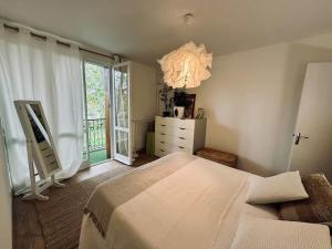 Bel Appartement Gare Centre Face aux Remparts 8 personnes Parking WIFI