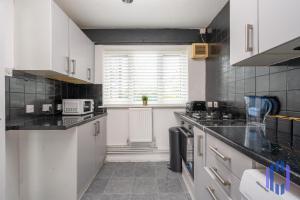 Haven Noir by CEFAS - Pool Table - City & Man Utd