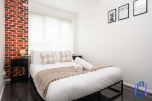 Haven Noir by CEFAS - Pool Table - City & Man Utd