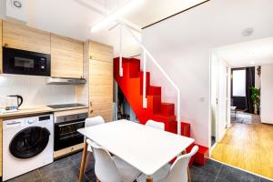 Disponible - Paris -Equipped Souplex - From 1 to 6 Guests - Departure up to 11am - Entrance from 3pm