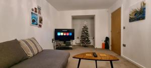 Modern House with Parking, Close to Train, City, Airport