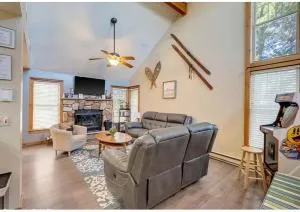 Camelback Private Home located behind Waterpark & Ski Lift - Scotrun