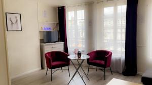 HYPER CENTRE, REMPARTS, VIEILLE VILLE , COSY, possible tout faire à pieds