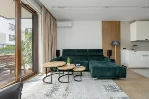 Spacious Family Apartment with Garden & Parking by Noclegi Renters - Kolonia Raków