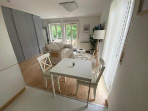 Stilvolles Apartment mit Balkon, Küche & Parkplatz - Waldstetten Zentrum
