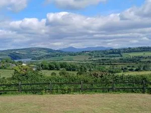 Tinnock B&B - Sluggera Cross Roads