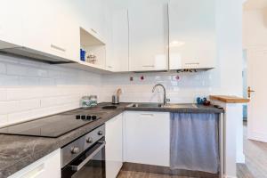 Modern Sea View Apartment with Balcony