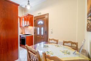 Captain Spiros Casa Bella Trio