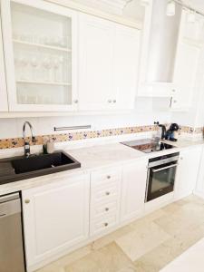 Always sunny apt PoolGolfBeach