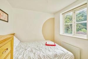 Amazing 2BR Flat in Croydon with Balcony