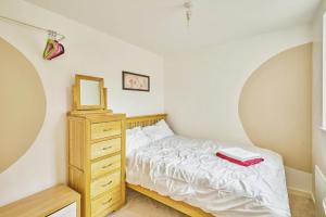 Amazing 2BR Flat in Croydon with Balcony