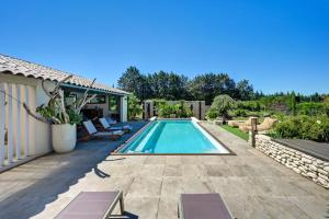 Villas Bastide des Sarrieres a -d'1 km de Lourmarin - Piscine chauffee, cuisine d'ete, pool house, sauna : photos des chambres