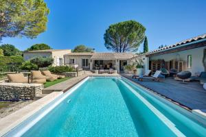 Bastide des Sarrières à -d1 km de Lourmarin - Piscine chauffée, cuisine dété, pool house, sauna