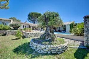 Bastide des Sarrières à -d1 km de Lourmarin - Piscine chauffée, cuisine dété, pool house, sauna