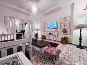 Ma Maison Gleem, Alexandria