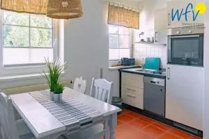 Ferienhaus am Gutspark Drankse Ferienwohnung Strandkamille - Lancken