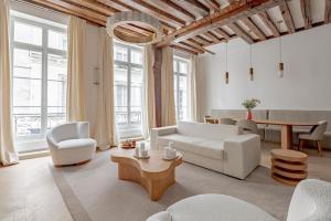 Stylish Rue des Rosiers Gem Brand New 2-Bedr