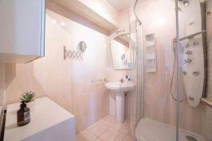 Cannes Elegance β Balcony & Quiet Near Shops