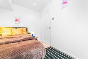 Kensington (Holland Park) Apartment