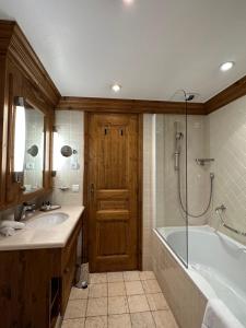 Hotels Hotel Les Peupliers : Chambre Supérieure - Vue sur Montagne