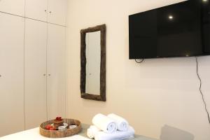 Modern Flat Near Trindade by LovelyStay