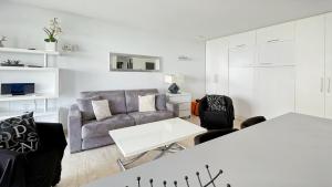 2 Room modern, terrace and Parking