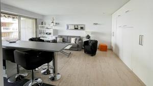 2 Room modern, terrace and Parking