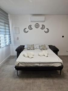 House totally refurbished in 2024, terrace in front of the sea, 1 min walk to the beach, aircon, wifi