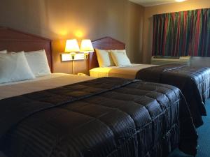 Queen Room with Two Queen Beds room in Budget Inn - Saint Robert