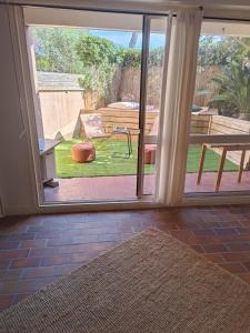 Studio 3 mn de la mer -Proche Sablettes