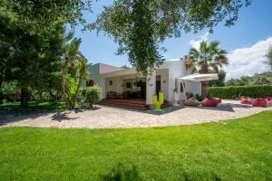 Villa Giglio with Garden and Mini Pool by Rentbeat - Rosa Marina