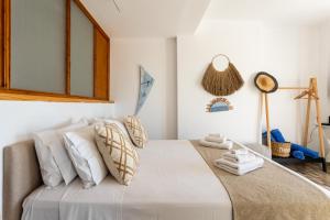 Live in Blue - Keas Myriad Shades