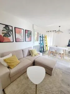 Le Pradet Cosy Beach Apartment, proximité plage à pied - 勒普拉代