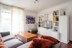 Chalet adosado con piscina, terraza y garaje en Castro Urdiales - Islares