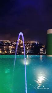 Modern 1Bedroom Condo,with heated Roofdeck pool by Mist and Pine