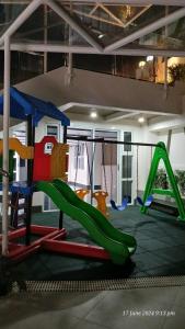 Modern 1Bedroom Condo,with heated Roofdeck pool by Mist and Pine