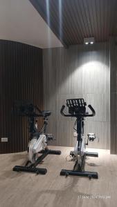 Modern 1Bedroom Condo,with heated Roofdeck pool by Mist and Pine