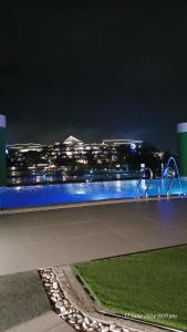 Modern 1Bedroom Condo,with heated Roofdeck pool by Mist and Pine