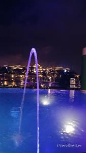 Modern 1Bedroom Condo,with heated Roofdeck pool by Mist and Pine