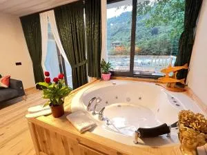 Ayder Vip River - Cami