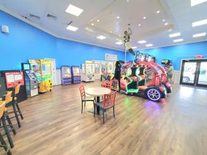 Dreams by the Sea Beach Access, Pool, Balcony & Free Attraction Tickets