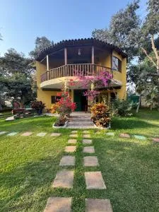 Bungalow de 02 pisos en casa de campo El Valle Inn - Чиримойо
