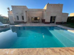 Belle villa KIMANU contemporaine à 20 min de Marrakech