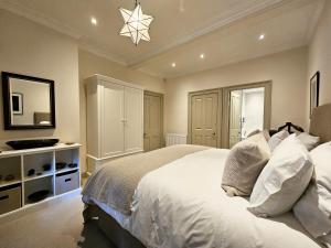 Edinburgh Elegant 1-Bedroom City Apartment