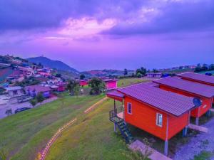 Rai Saeng Tawan at Phu Thap Buek